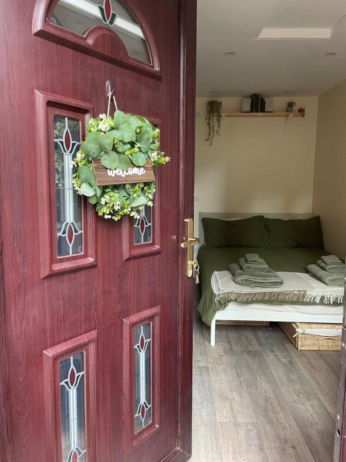 The Cotswold Nook Hotel Дърсли Екстериор снимка