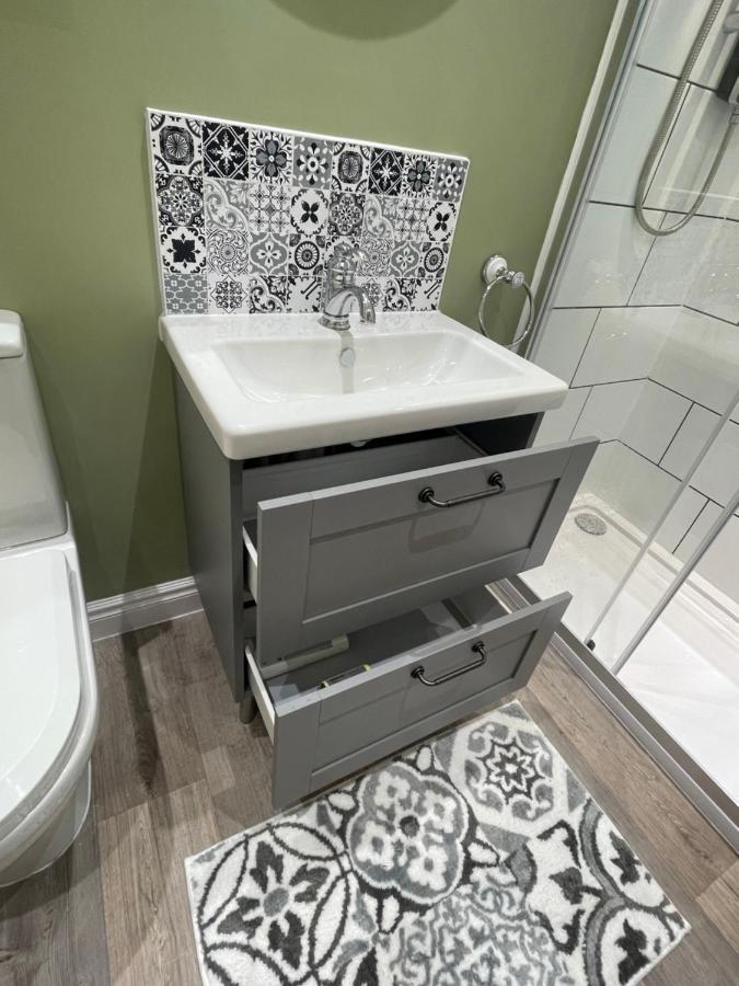 The Cotswold Nook Hotel Дърсли Екстериор снимка