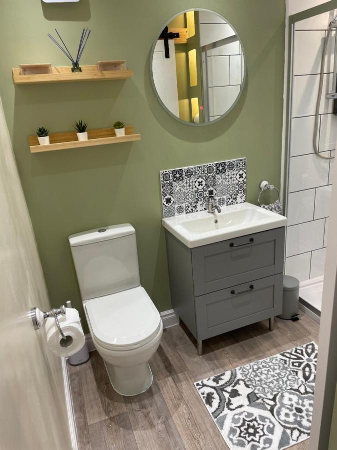 The Cotswold Nook Hotel Дърсли Екстериор снимка