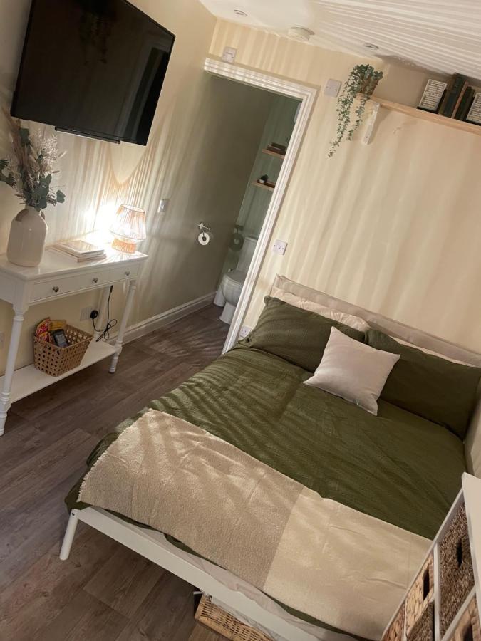 The Cotswold Nook Hotel Дърсли Екстериор снимка
