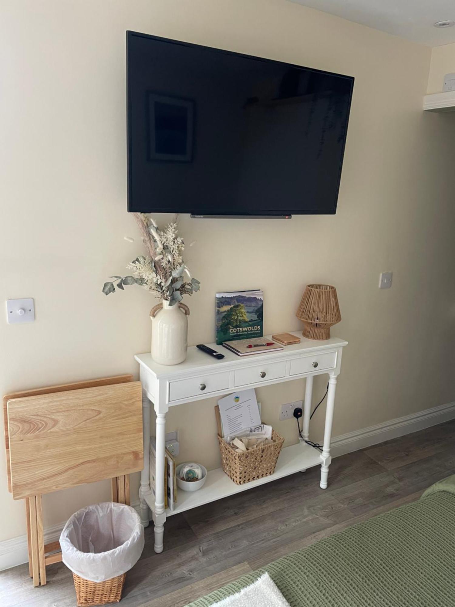 The Cotswold Nook Hotel Дърсли Екстериор снимка